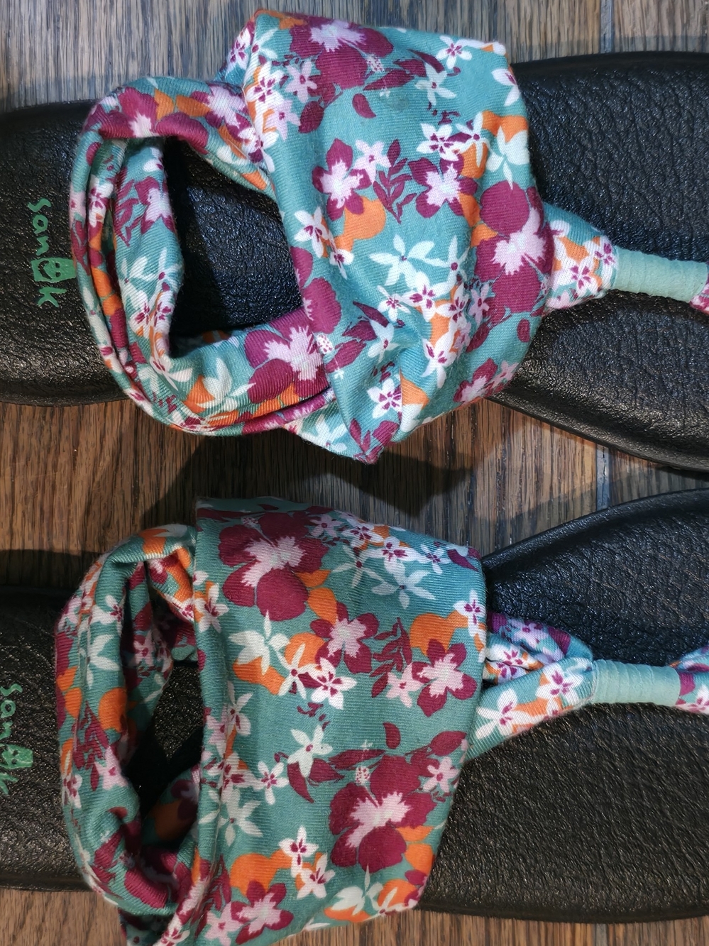 Sanuk Size 9 Floral Teal Twist Strap Sandals